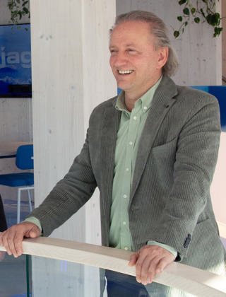 MVB 180225 Hover 002